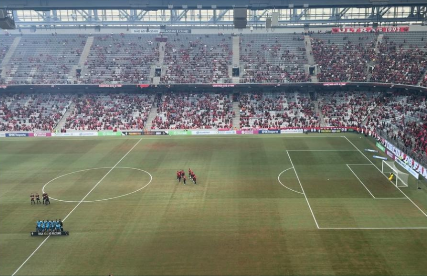 Campanha contra violência doméstica é realizada nos estádios de futebol do Paraná